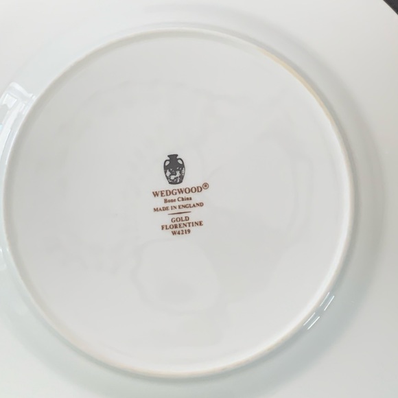 WEDGWOOD England Bone China  GOLD FLORENTINE W4219 set of 6 Salad  Plates 8”